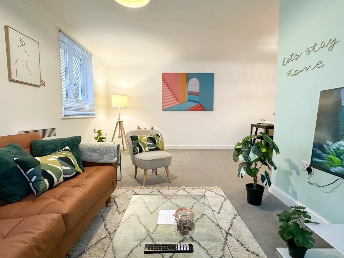 Luxury 2 Bedroom City Centre Apartment - Secure Parking - Amazing Location! كانتربيري المظهر الخارجي الصورة