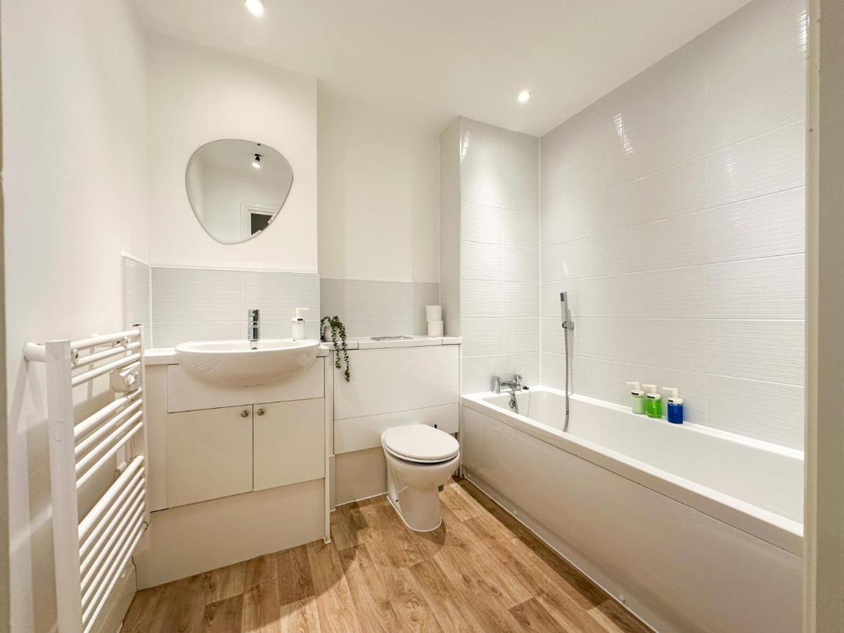 Luxury 2 Bedroom City Centre Apartment - Secure Parking - Amazing Location! كانتربيري المظهر الخارجي الصورة