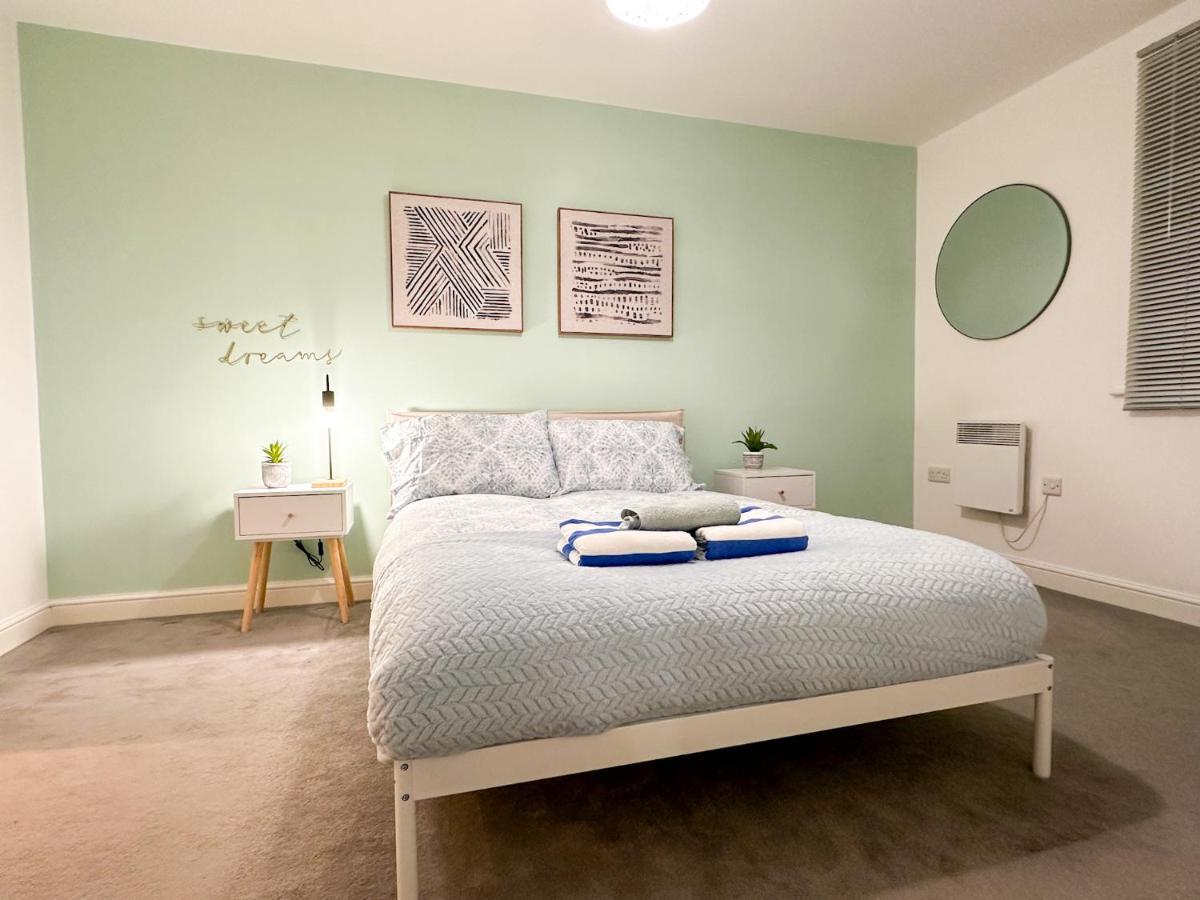 Luxury 2 Bedroom City Centre Apartment - Secure Parking - Amazing Location! كانتربيري المظهر الخارجي الصورة