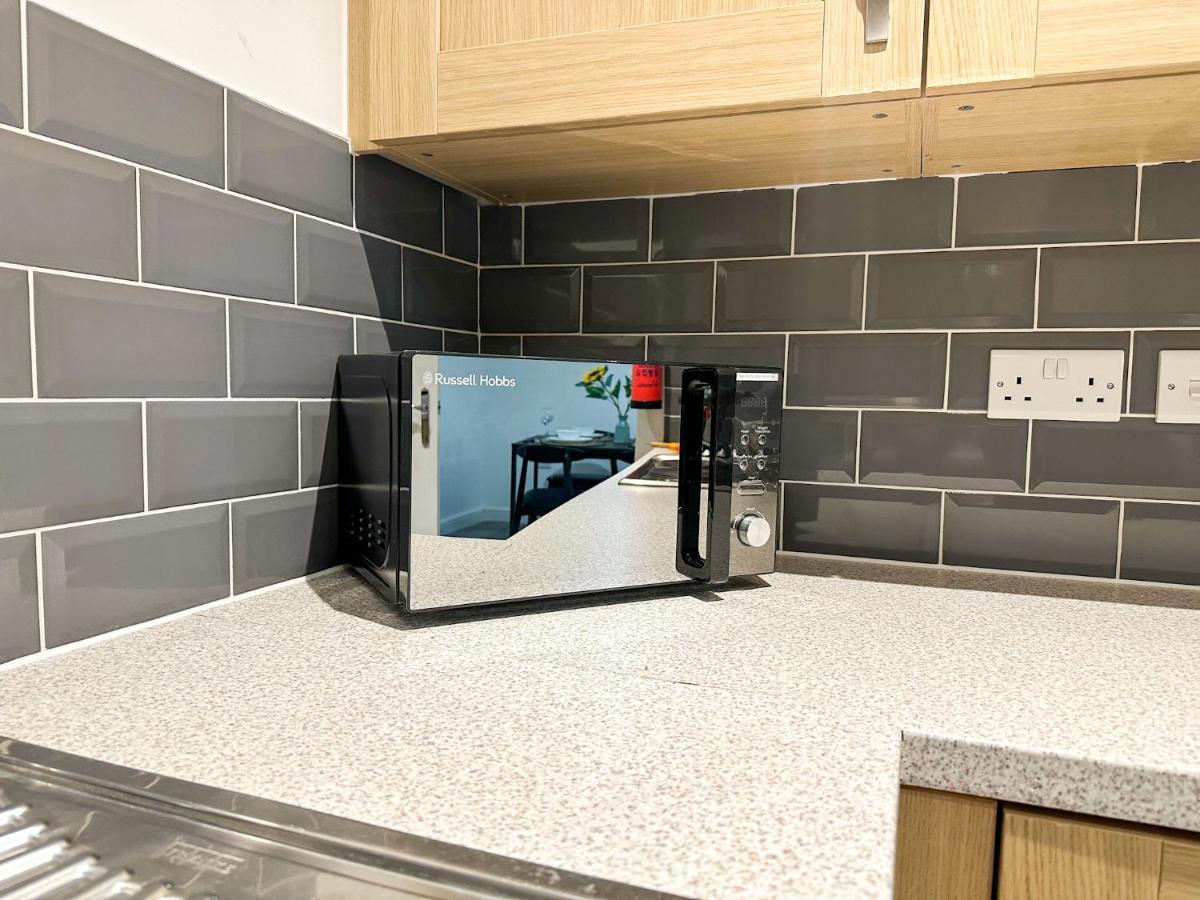 Luxury 2 Bedroom City Centre Apartment - Secure Parking - Amazing Location! كانتربيري المظهر الخارجي الصورة