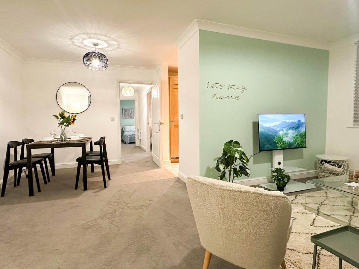 Luxury 2 Bedroom City Centre Apartment - Secure Parking - Amazing Location! كانتربيري المظهر الخارجي الصورة