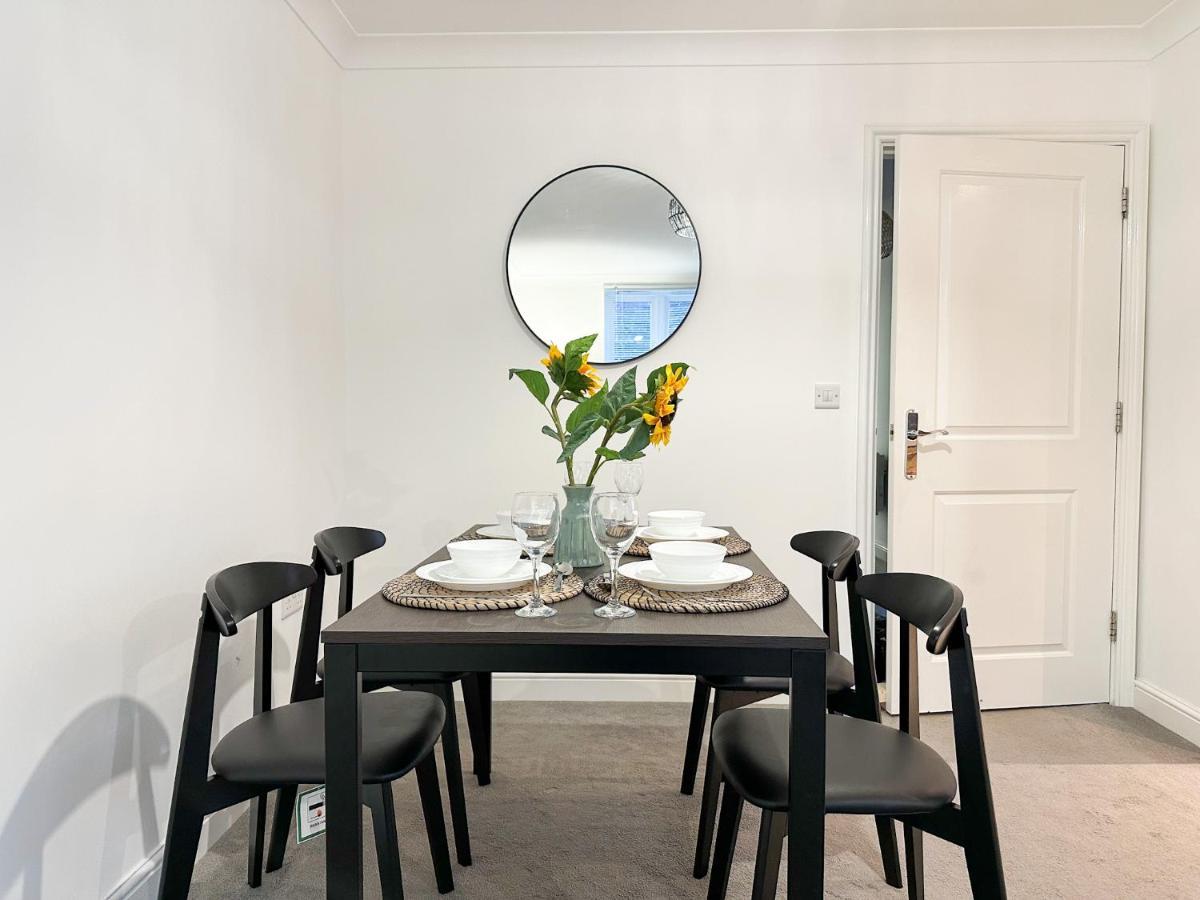Luxury 2 Bedroom City Centre Apartment - Secure Parking - Amazing Location! كانتربيري المظهر الخارجي الصورة