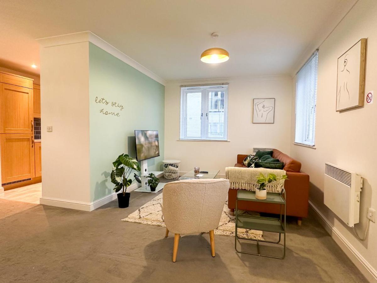 Luxury 2 Bedroom City Centre Apartment - Secure Parking - Amazing Location! كانتربيري المظهر الخارجي الصورة