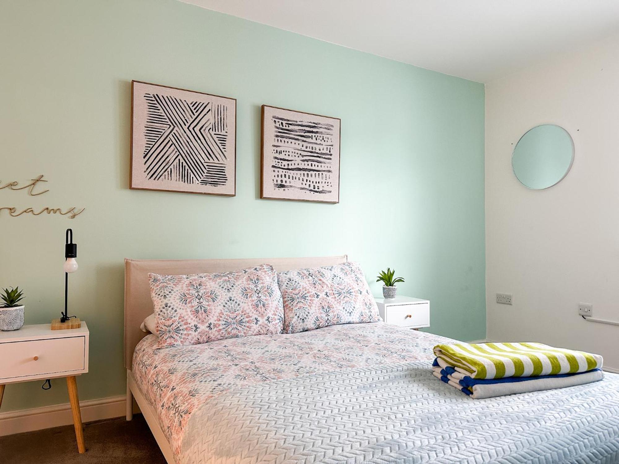 Luxury 2 Bedroom City Centre Apartment - Secure Parking - Amazing Location! كانتربيري المظهر الخارجي الصورة
